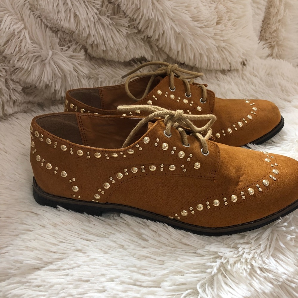 Red circle brown tie up flats